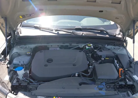 2025 Volvo Xc40 B5 Plus Dark Theme z USA, uszkodzony, nr VIN YV4L12UC1S2453686